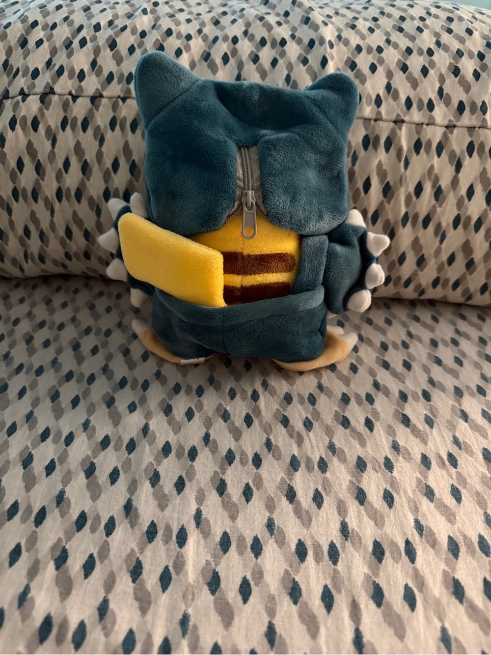 Pokémon Snorlax Cosplay Pikachu Plush - Picture 4 of 4